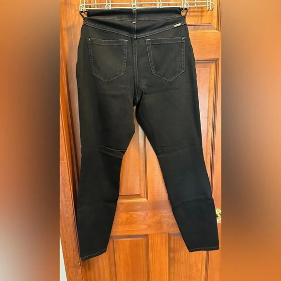 Inc International Concepts women’s black jeans size 4 skinny leg curvy fit - Picture 2 of 3